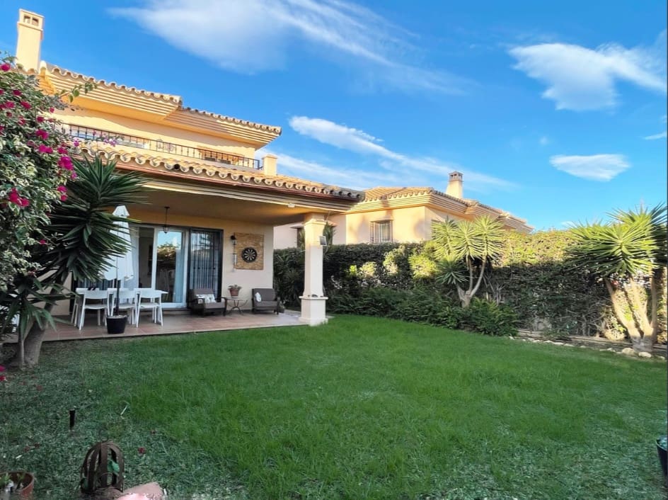 3 sypialnia Dom blizniak na sprzedaż w Riviera del Sol z basenem garażem - 507 000 € (Ref: 9813510)
