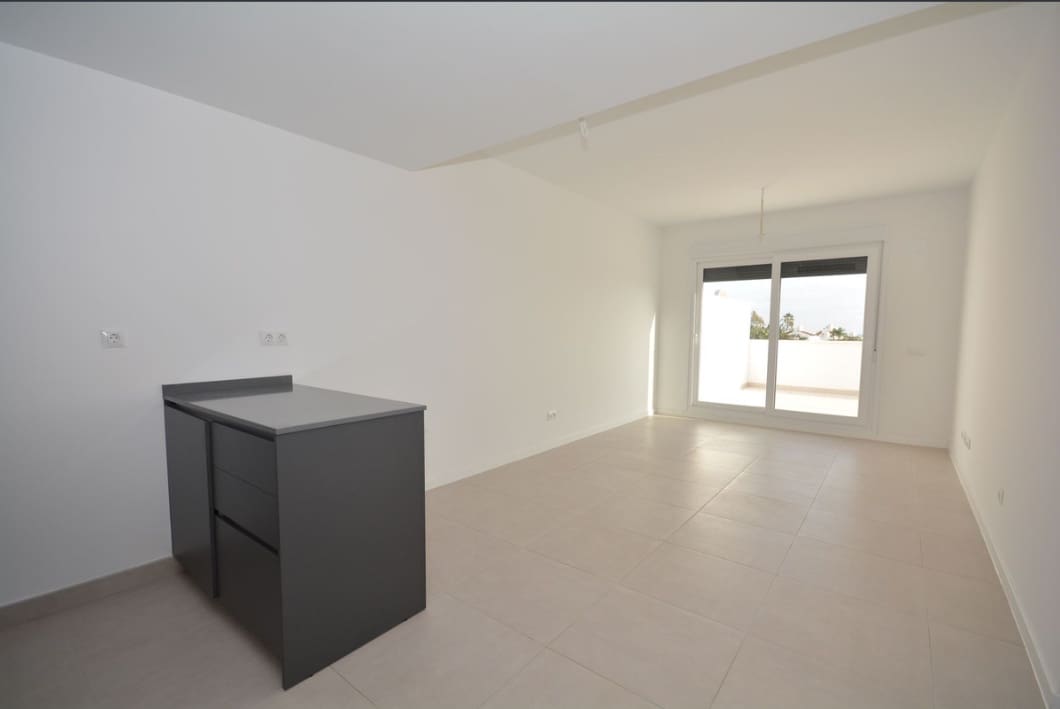 2 quarto Apartamento para venda em Estepona com piscina - 399 000 € (Ref: 9813516)