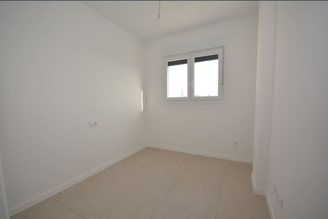 2 quarto Apartamento para venda em Estepona com piscina - 399 000 € (Ref: 9813516)