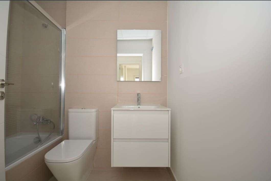 2 quarto Apartamento para venda em Estepona com piscina - 399 000 € (Ref: 9813516)