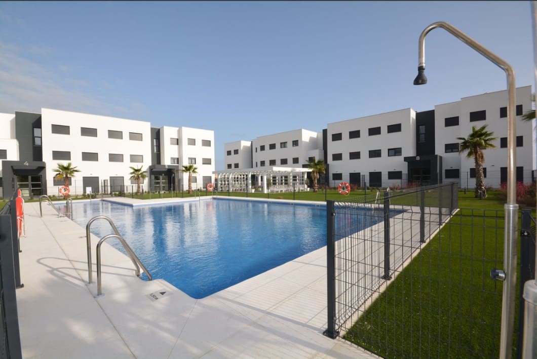 2 quarto Apartamento para venda em Estepona com piscina - 399 000 € (Ref: 9813516)