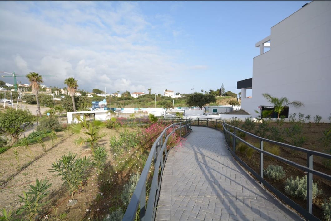 2 quarto Apartamento para venda em Estepona com piscina - 399 000 € (Ref: 9813516)