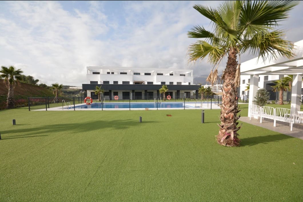 2 quarto Apartamento para venda em Estepona com piscina - 399 000 € (Ref: 9813516)