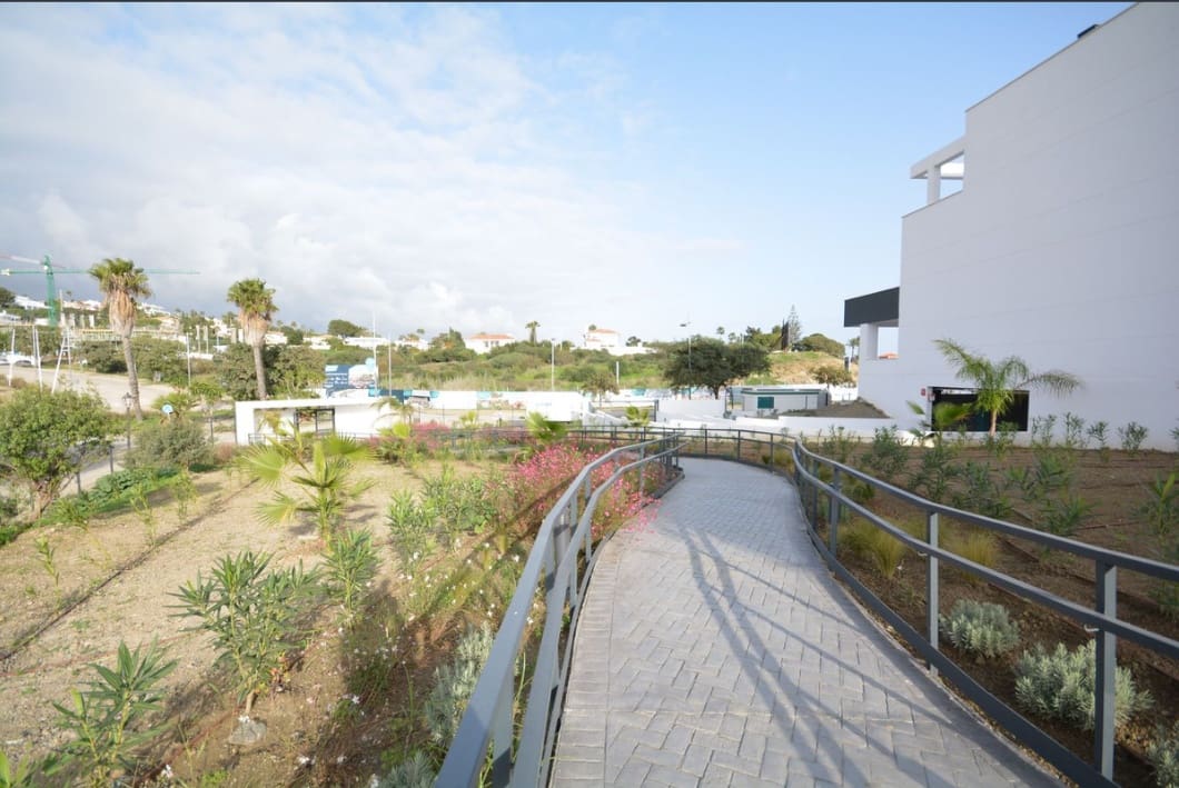 2 quarto Apartamento para venda em Estepona com piscina - 399 000 € (Ref: 9813516)