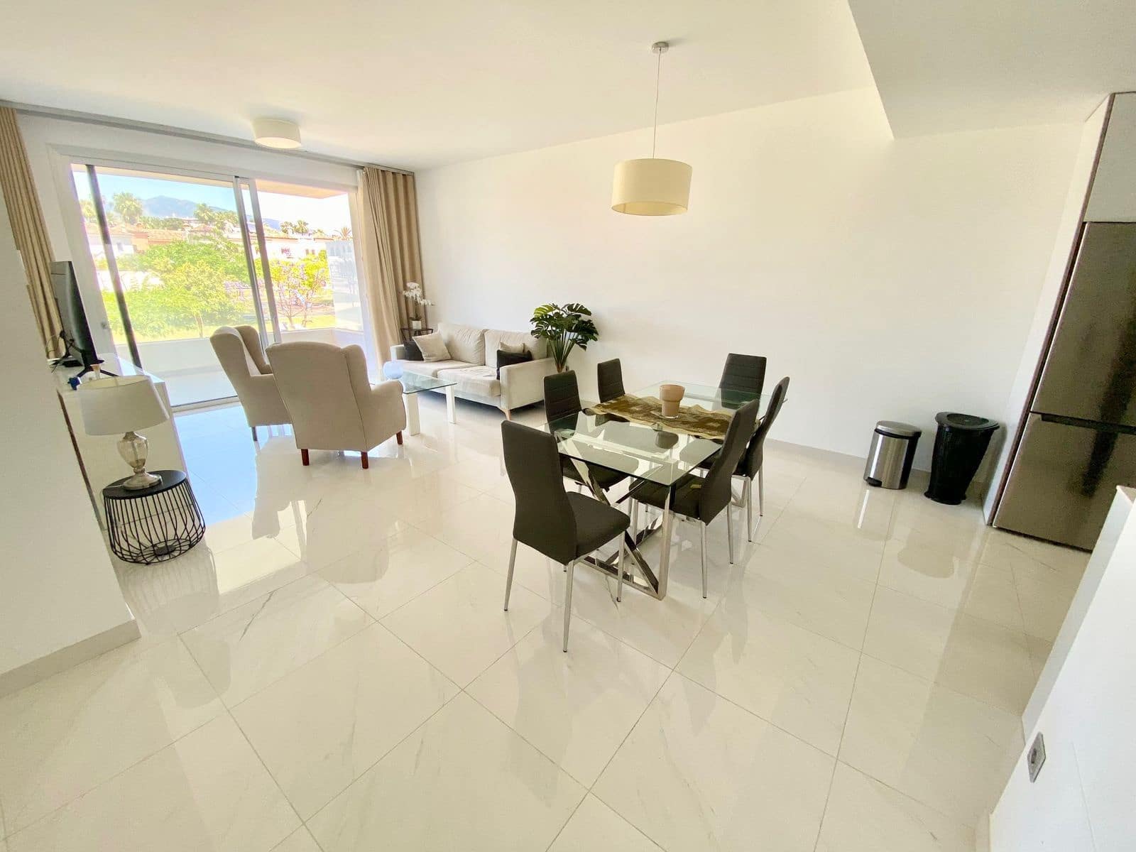 3 sovrum Lägenhet till salu i Estepona med pool - 470 000 € (Ref: 9814027)