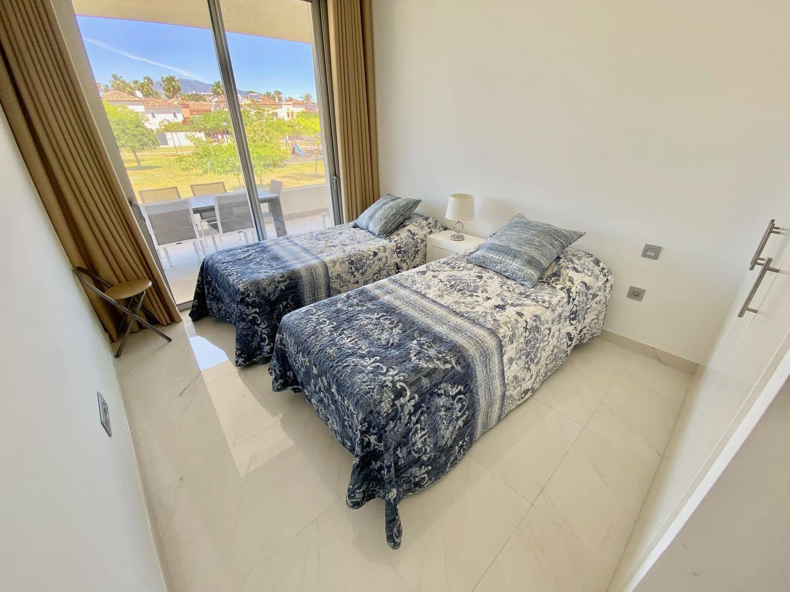 3 sovrum Lägenhet till salu i Estepona med pool - 470 000 € (Ref: 9814027)
