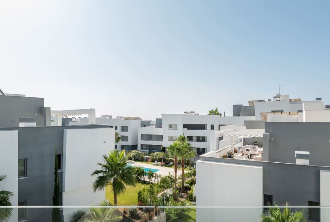 2 sovrum Lägenhet till salu i Estepona med pool - 495 000 € (Ref: 9814035)