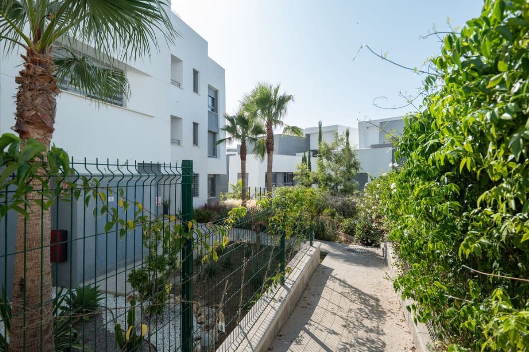 2 sovrum Lägenhet till salu i Estepona med pool - 495 000 € (Ref: 9814035)