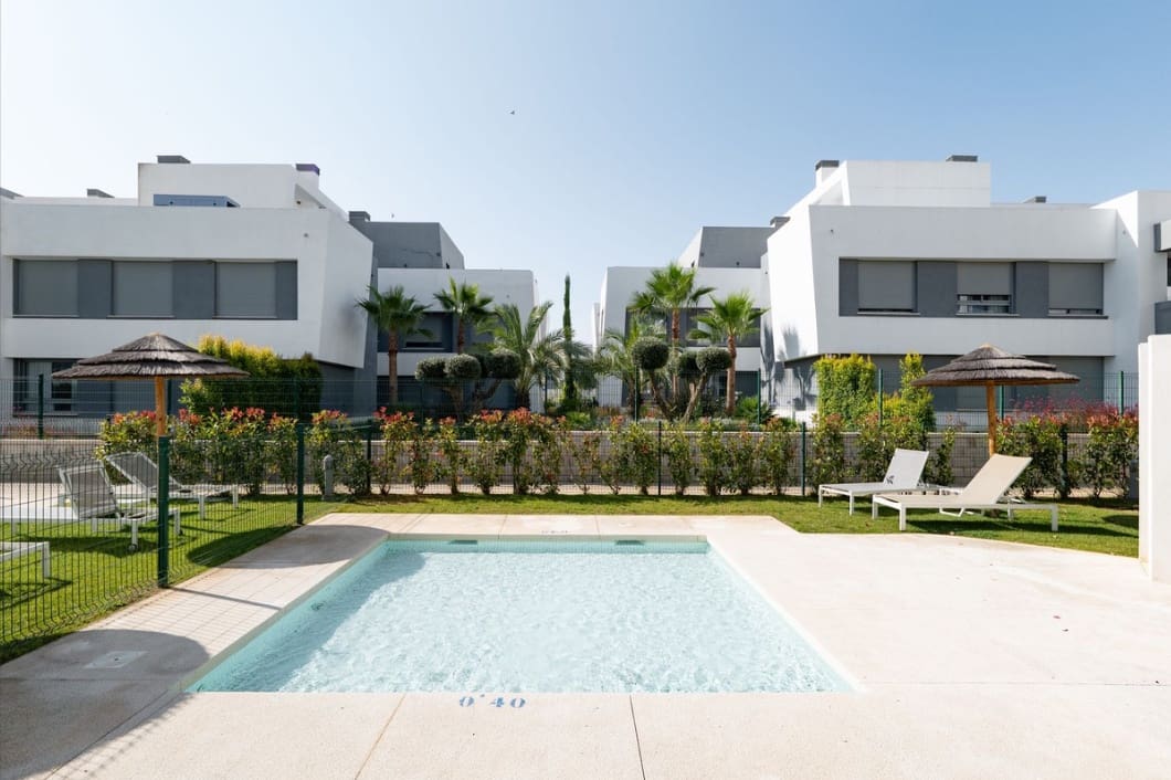 2 sovrum Lägenhet till salu i Estepona med pool - 495 000 € (Ref: 9814035)