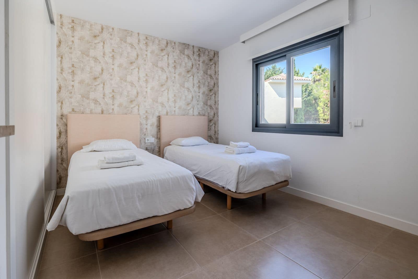 Casa de 3 habitaciones en Estepona en venta con piscina garaje - 495.000 € (Ref: 9814040)