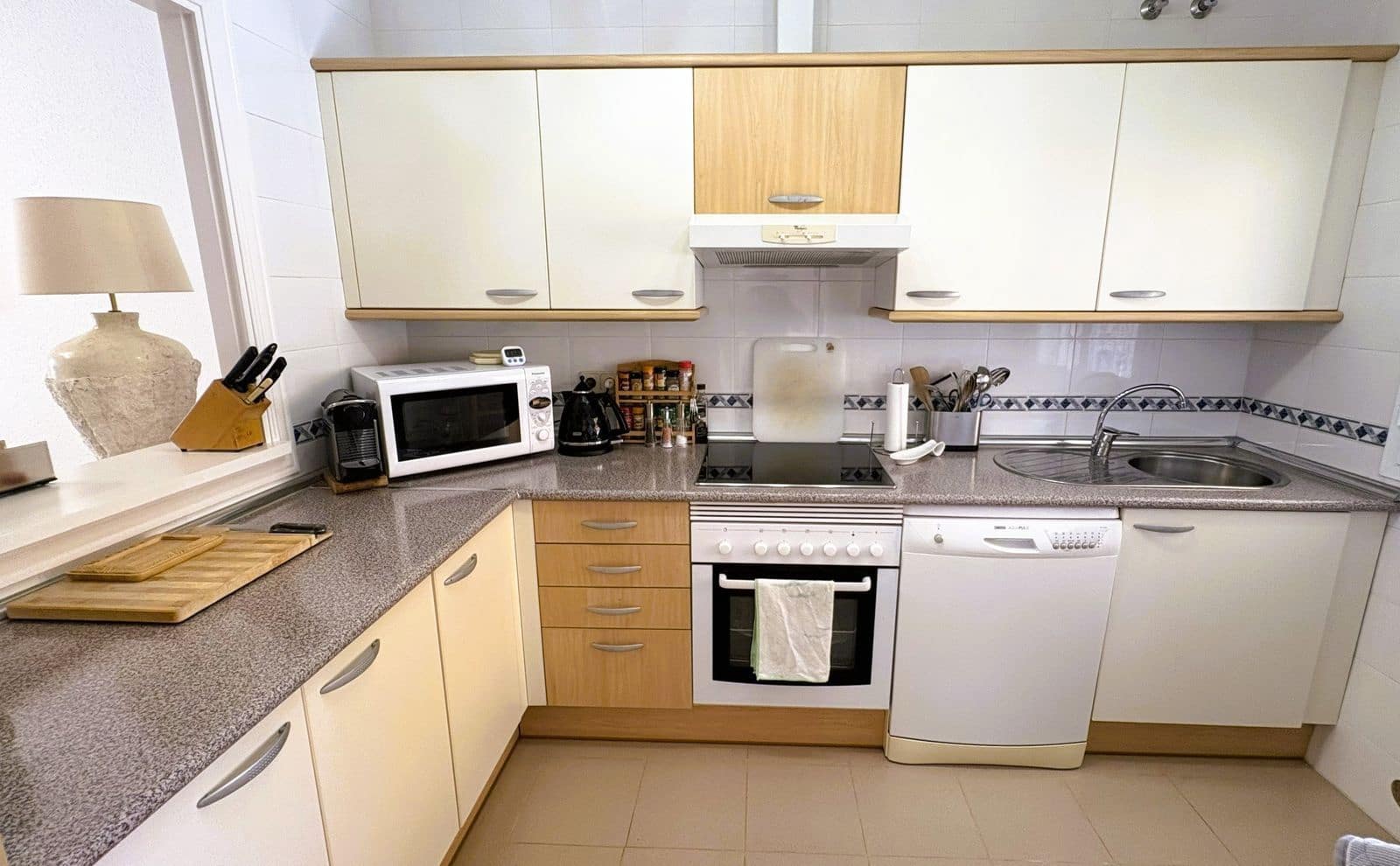 3 sypialnia Dom na sprzedaż w La Duquesa / Puerto de la Duquesa z basenem - 385 000 € (Ref: 9814046)