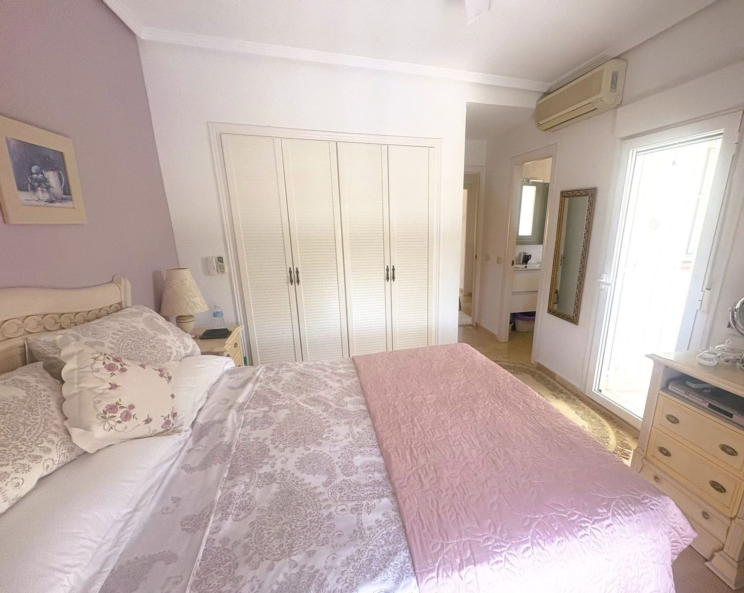 3 sypialnia Dom na sprzedaż w La Duquesa / Puerto de la Duquesa z basenem - 385 000 € (Ref: 9814046)