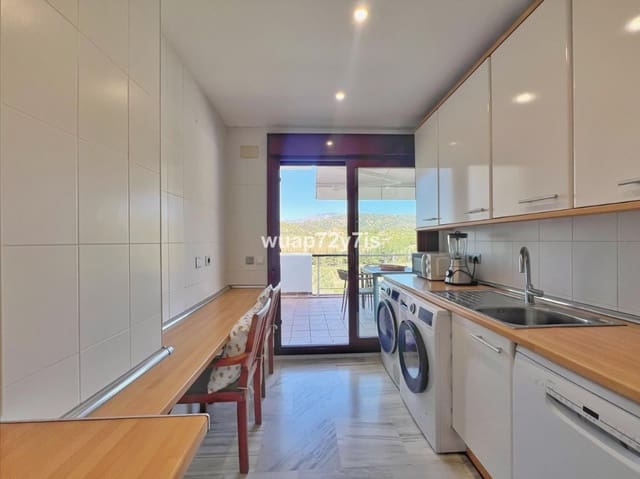 Apartamento de 2 habitaciones en Estepona en venta con piscina - 355.000 € (Ref: 9814049)