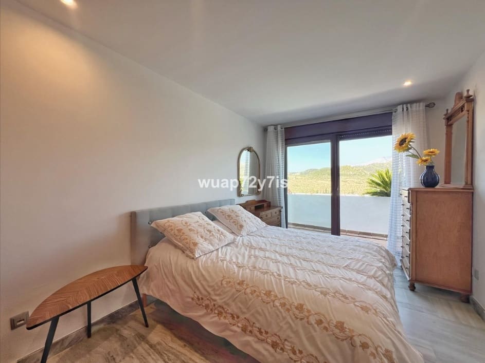 Apartamento de 2 habitaciones en Estepona en venta con piscina - 355.000 € (Ref: 9814049)