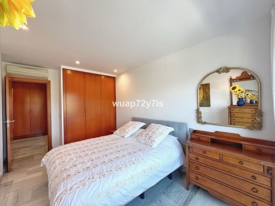 Apartamento de 2 habitaciones en Estepona en venta con piscina - 355.000 € (Ref: 9814049)