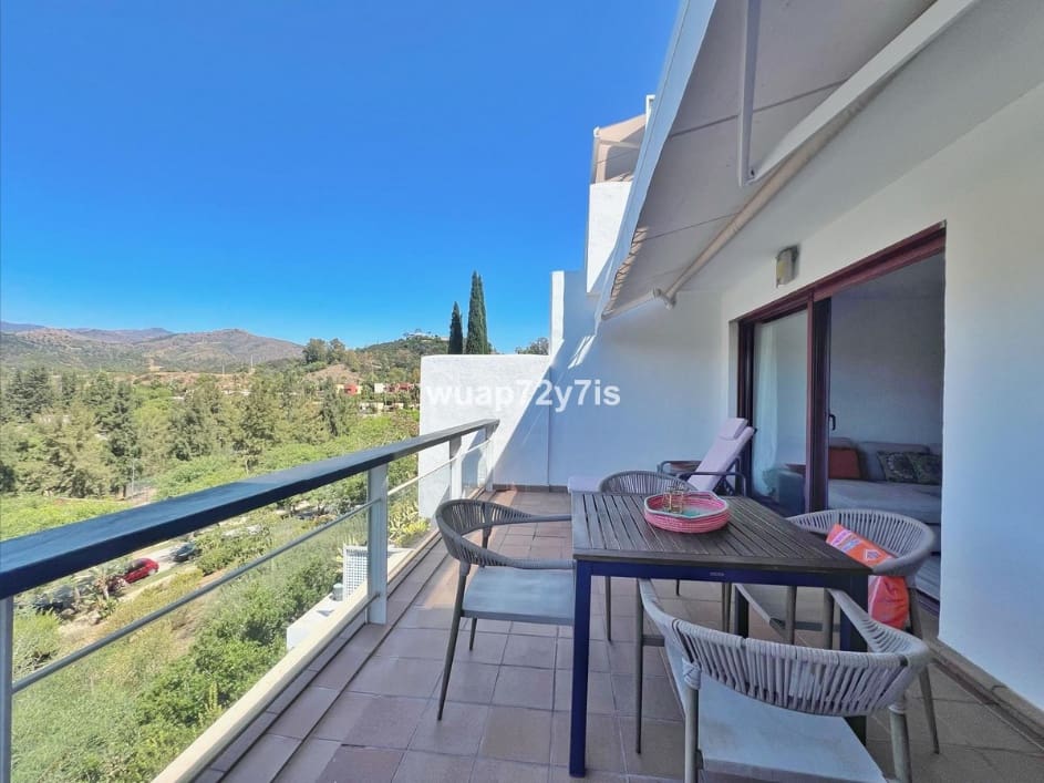 Apartamento de 2 habitaciones en Estepona en venta con piscina - 355.000 € (Ref: 9814049)