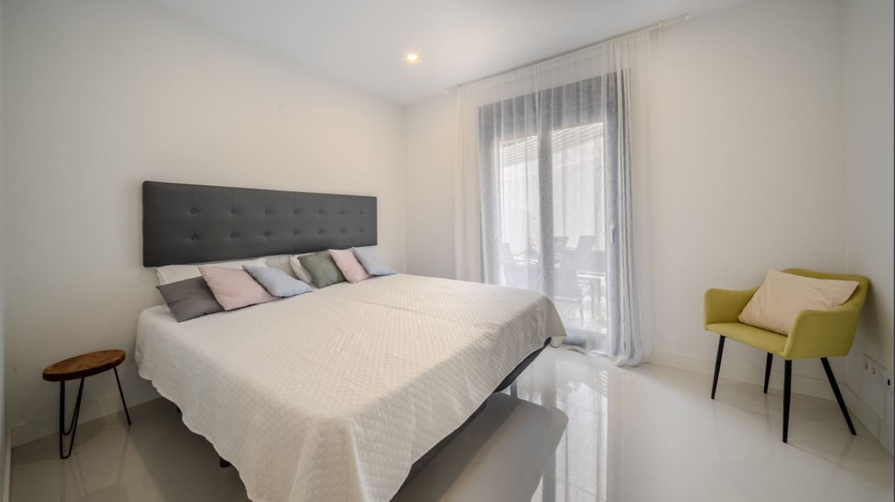 2 sypialnia Apartament na sprzedaż w Manilva z basenem - 329 000 € (Ref: 9814058)