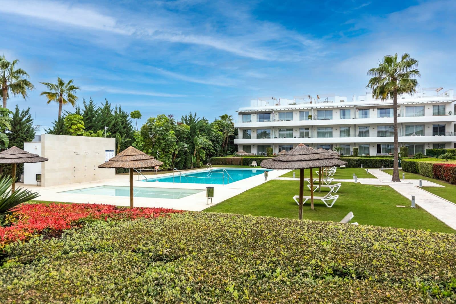 2 sovrum Lägenhet till salu i Estepona med pool - 429 000 € (Ref: 9814063)