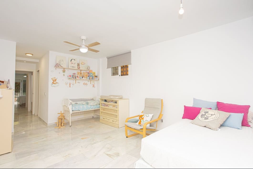 2 makuuhuone Huoneisto myytävänä paikassa Golden Mile mukana uima-altaan - 525 000 € (Ref: 9814066)