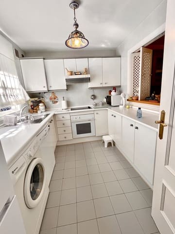 3 quarto Casa em Banda para venda em Estepona com piscina - 490 000 € (Ref: 9814072)