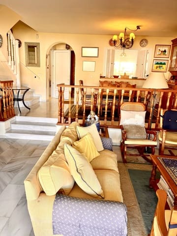 3 quarto Casa em Banda para venda em Estepona com piscina - 490 000 € (Ref: 9814072)