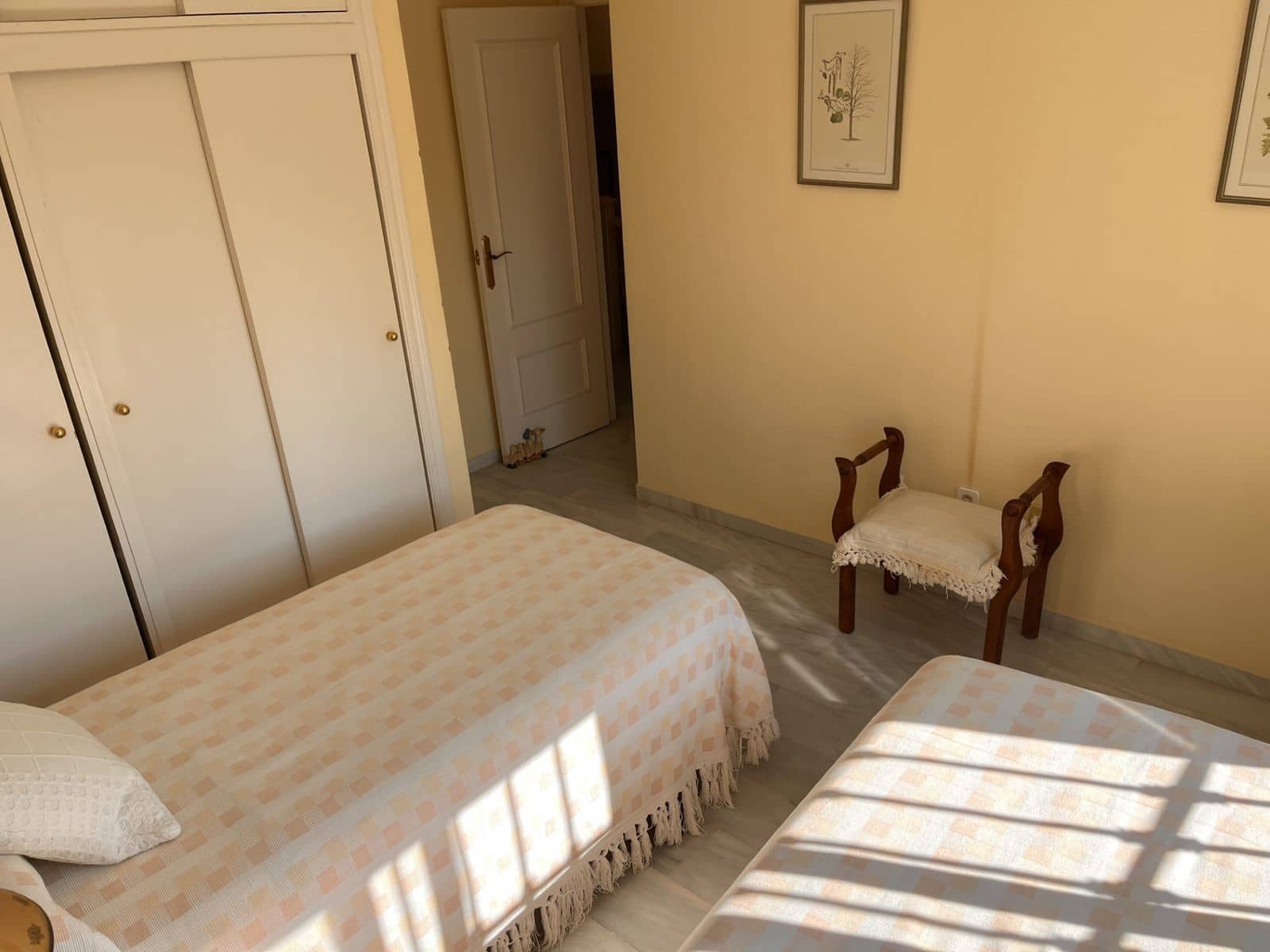 3 quarto Casa em Banda para venda em Estepona com piscina - 490 000 € (Ref: 9814072)
