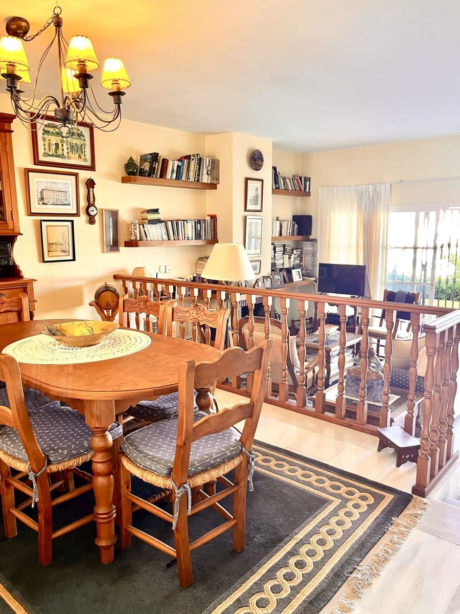 3 quarto Casa em Banda para venda em Estepona com piscina - 490 000 € (Ref: 9814072)