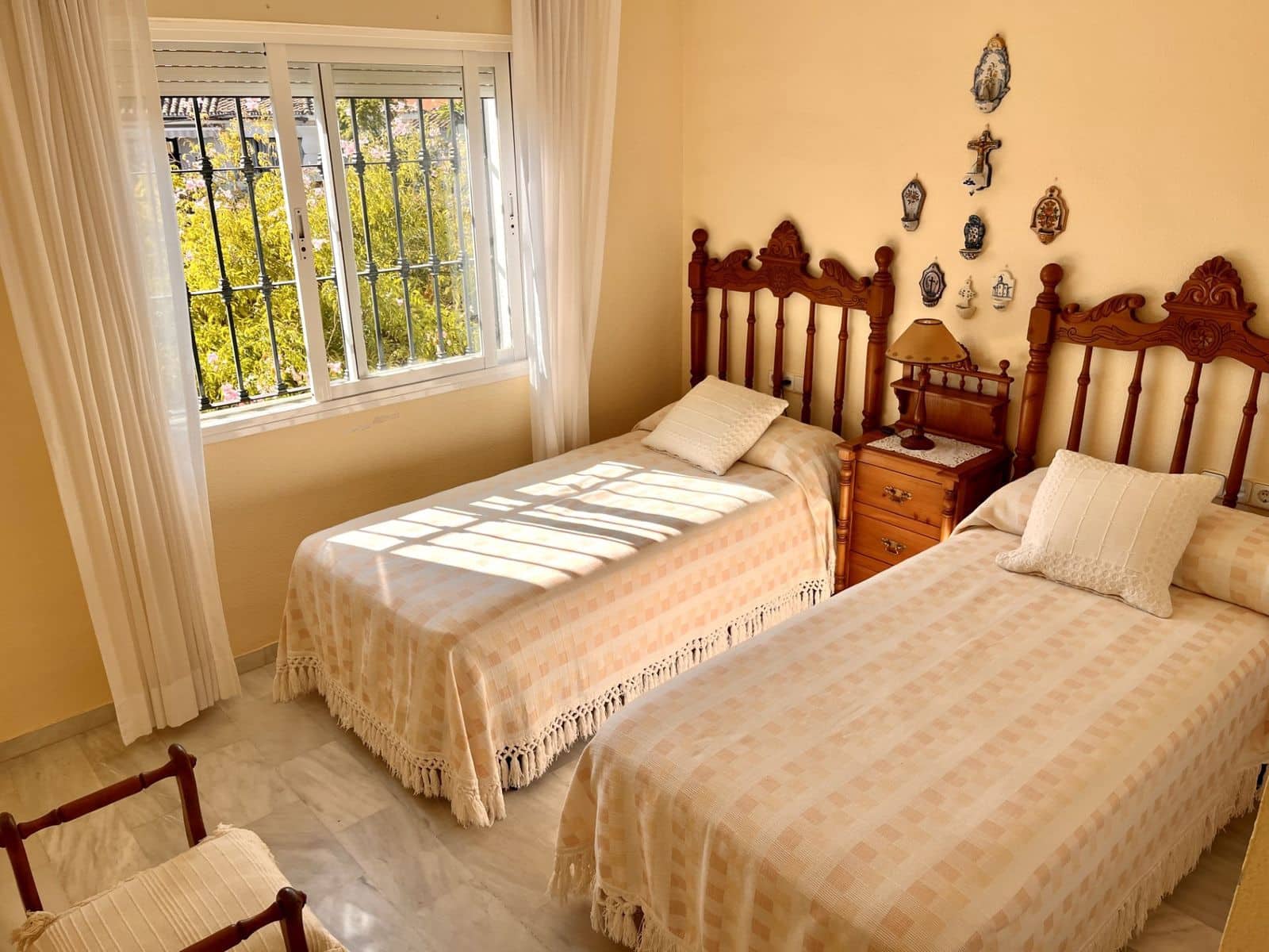 3 quarto Casa em Banda para venda em Estepona com piscina - 490 000 € (Ref: 9814072)