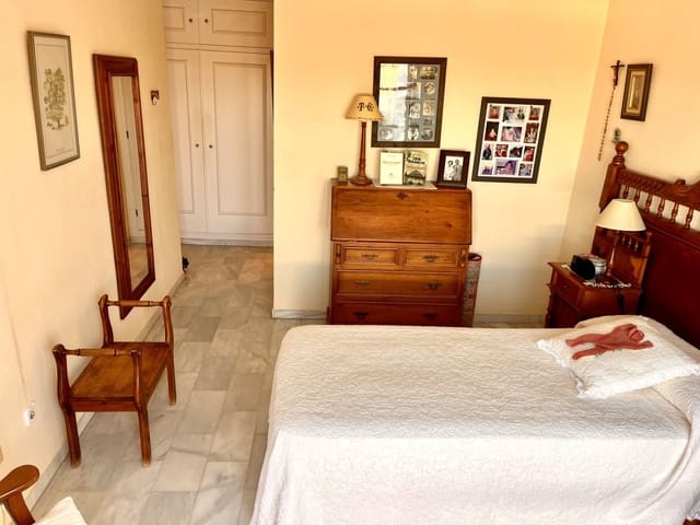 3 quarto Casa em Banda para venda em Estepona com piscina - 490 000 € (Ref: 9814072)