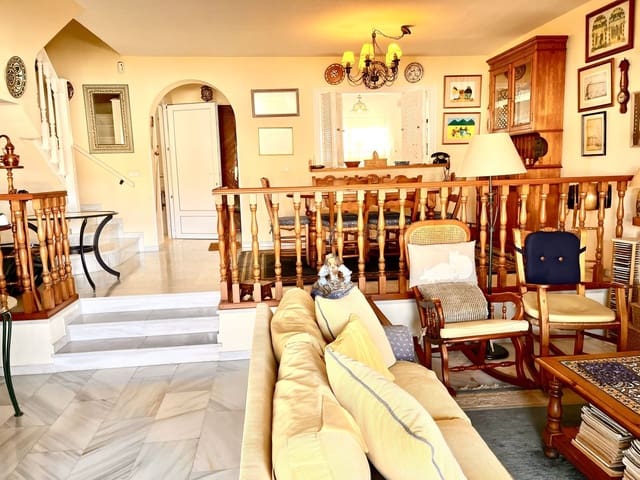 3 quarto Casa em Banda para venda em Estepona com piscina - 490 000 € (Ref: 9814072)
