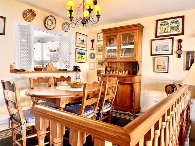 3 quarto Casa em Banda para venda em Estepona com piscina - 490 000 € (Ref: 9814072)