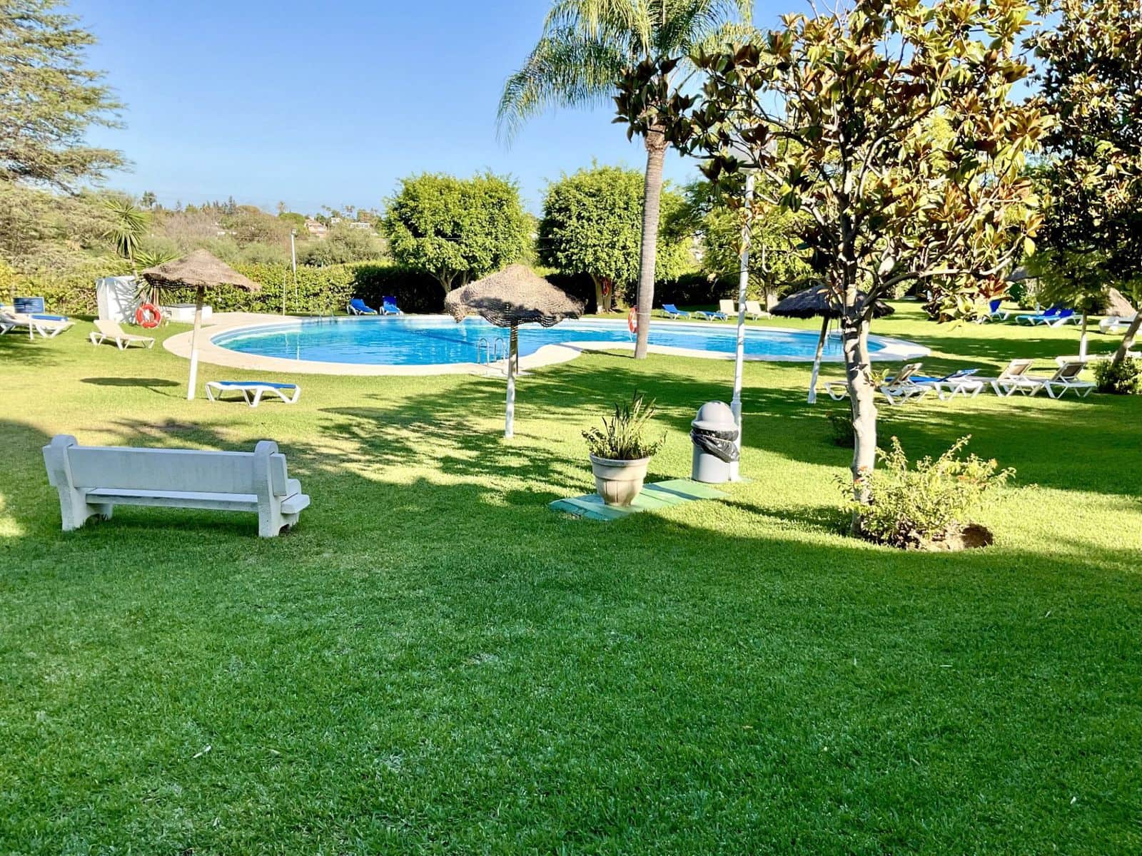 3 quarto Casa em Banda para venda em Estepona com piscina - 490 000 € (Ref: 9814072)
