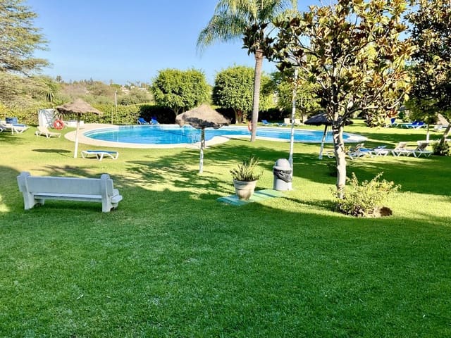3 quarto Casa em Banda para venda em Estepona com piscina - 490 000 € (Ref: 9814072)
