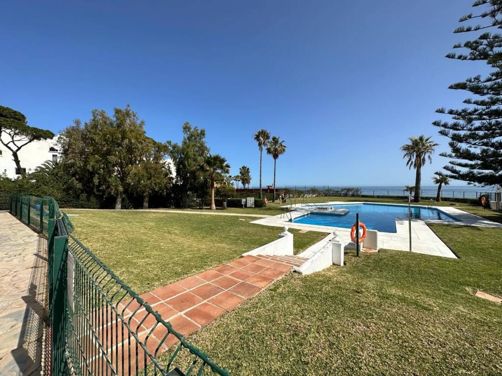 Apartamento de 4 habitaciones en Calahonda en venta con piscina - 380.000 € (Ref: 9814073)