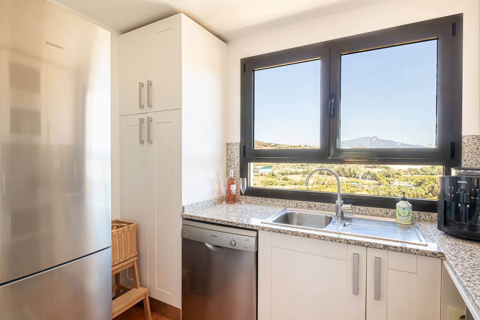 2 Zimmer Penthouse zu verkaufen in Estepona mit Pool Garage - 450.000 € (Ref: 9816296)