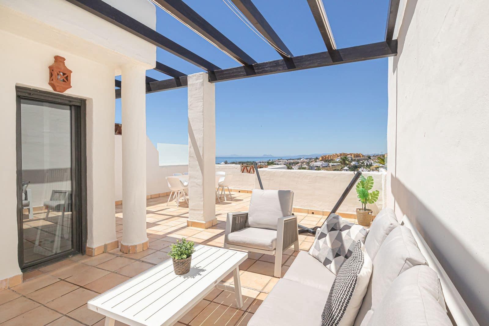 2 Zimmer Penthouse zu verkaufen in Estepona mit Pool Garage - 450.000 € (Ref: 9816296)