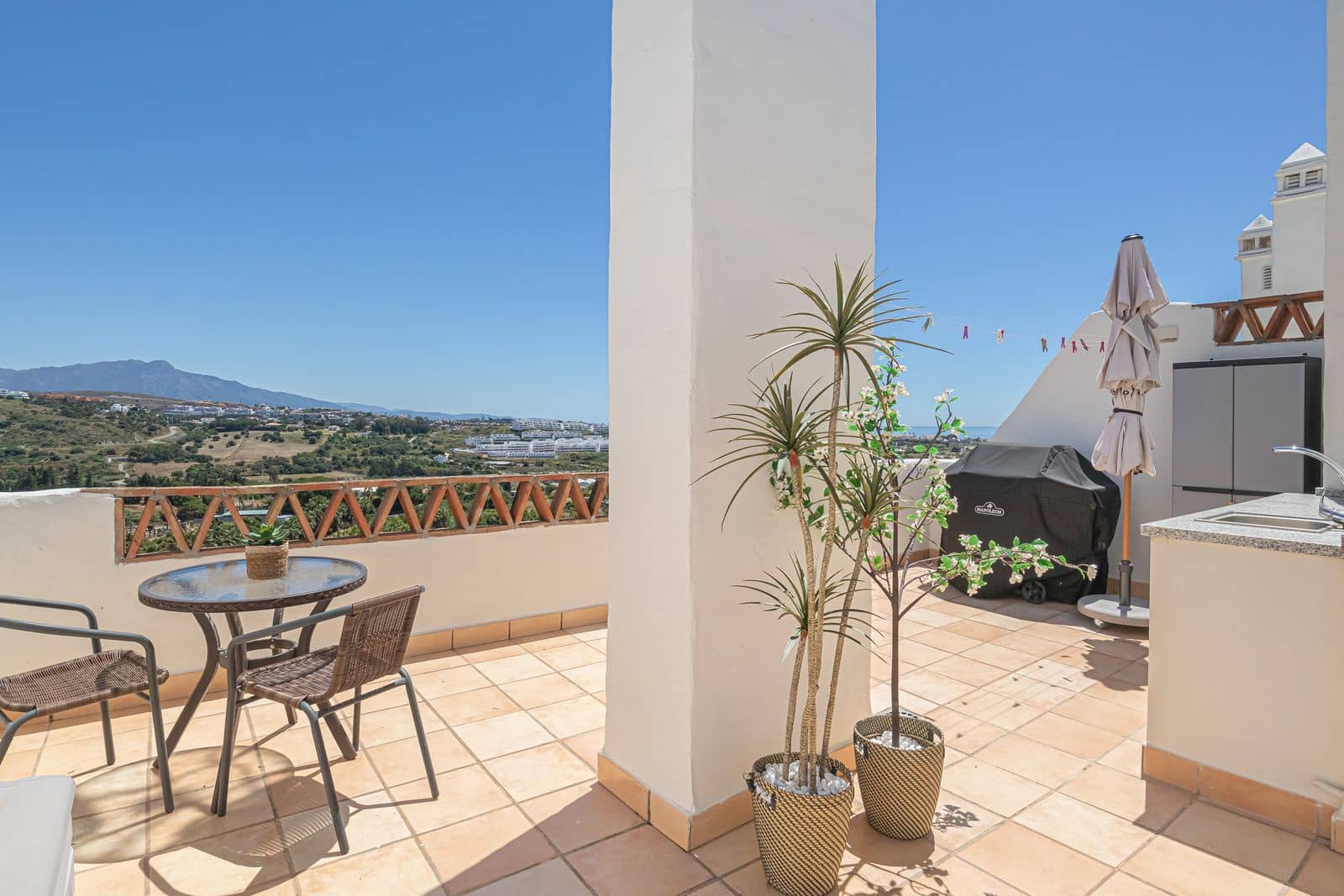 2 Zimmer Penthouse zu verkaufen in Estepona mit Pool Garage - 450.000 € (Ref: 9816296)