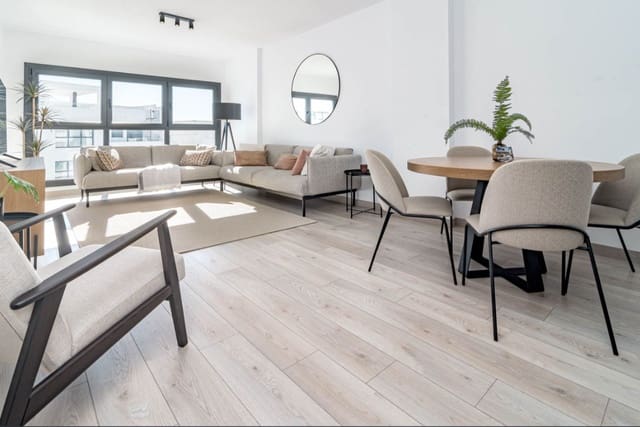 Ático de 2 habitaciones en Estepona en venta con piscina - 485.000 € (Ref: 9816300)