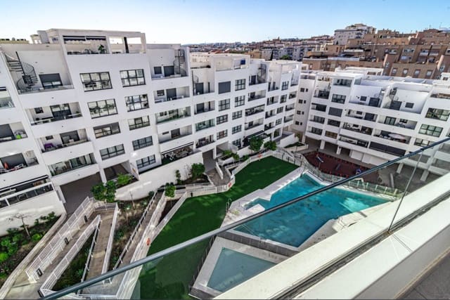 Ático de 2 habitaciones en Estepona en venta con piscina - 485.000 € (Ref: 9816300)