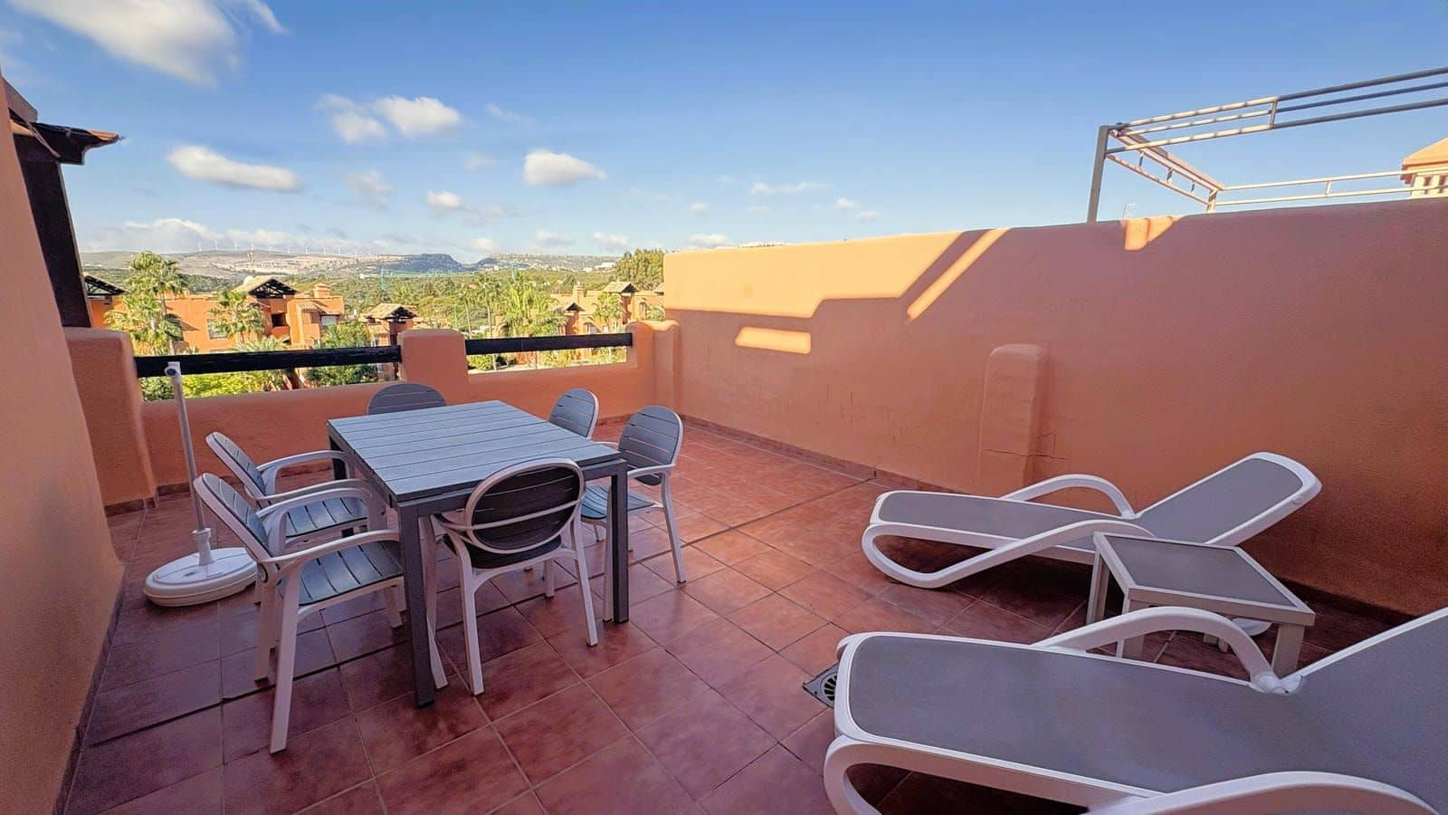 3 bedroom Penthouse for sale in Casares with pool - € 355,000 (Ref: 9816309)