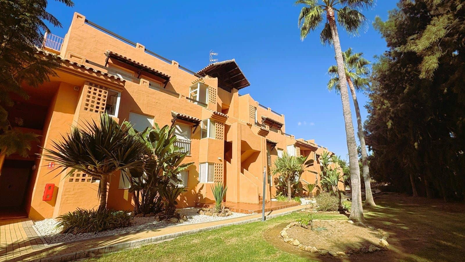 3 bedroom Penthouse for sale in Casares with pool - € 355,000 (Ref: 9816309)