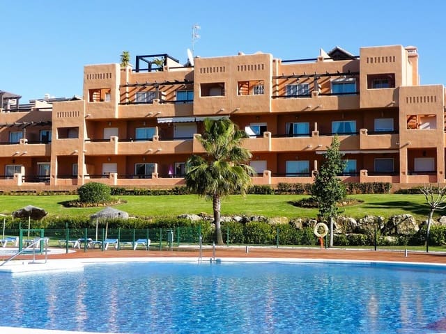 3 bedroom Penthouse for sale in Casares with pool - € 355,000 (Ref: 9816309)