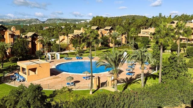 3 bedroom Penthouse for sale in Casares with pool - € 355,000 (Ref: 9816309)