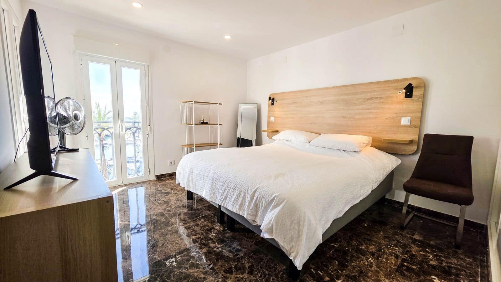 2 sypialnia Apartament na sprzedaż w La Duquesa / Puerto de la Duquesa z garażem - 395 000 € (Ref: 9816334)