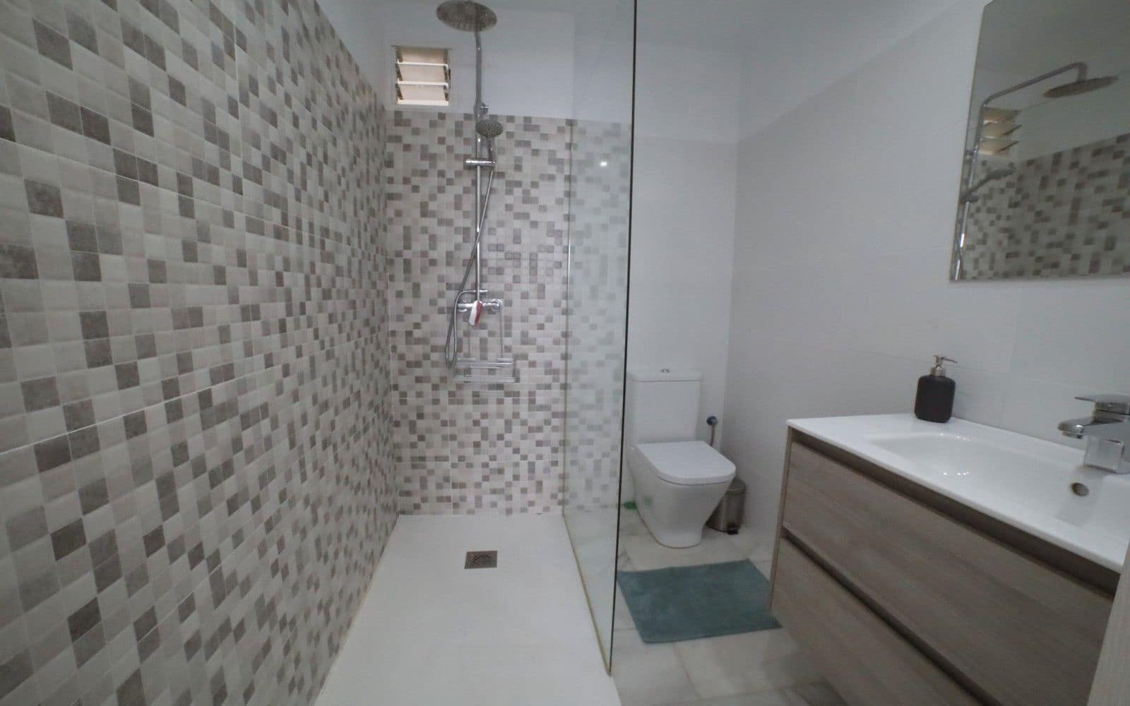 2 bedroom Apartment for sale in Calahonda with pool - € 320,000 (Ref: 9816336)