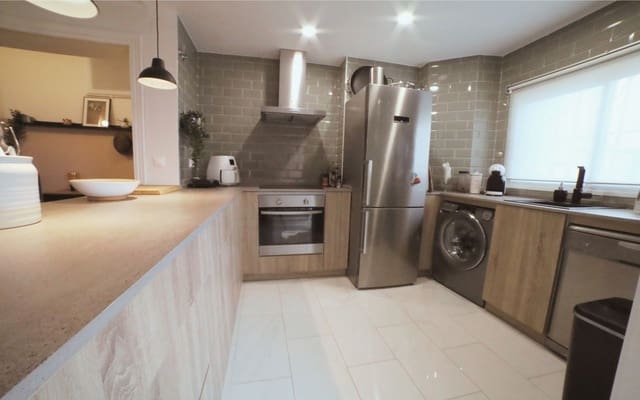 2 bedroom Apartment for sale in Calahonda, Mijas with pool - € 320,000 (Ref: 9816336)
