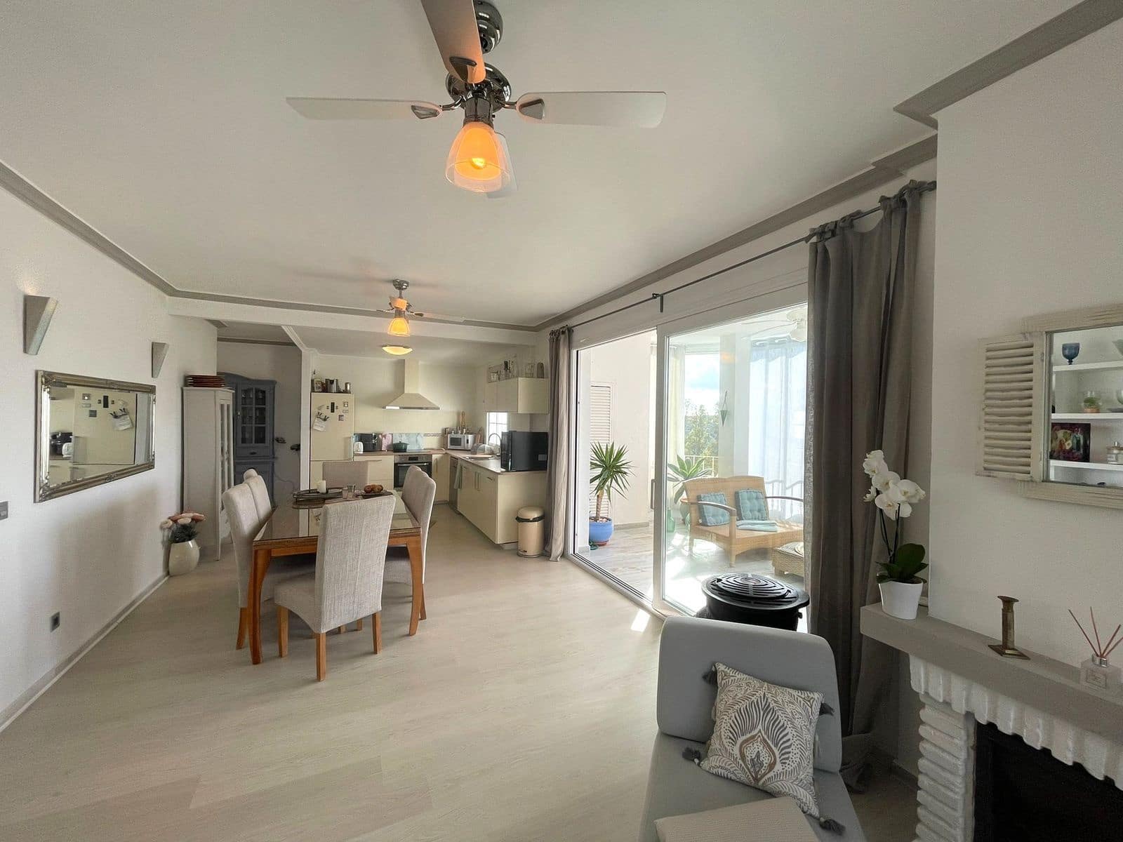 2 Zimmer Penthouse zu verkaufen in Estepona mit Pool Garage - 399.000 € (Ref: 9816342)