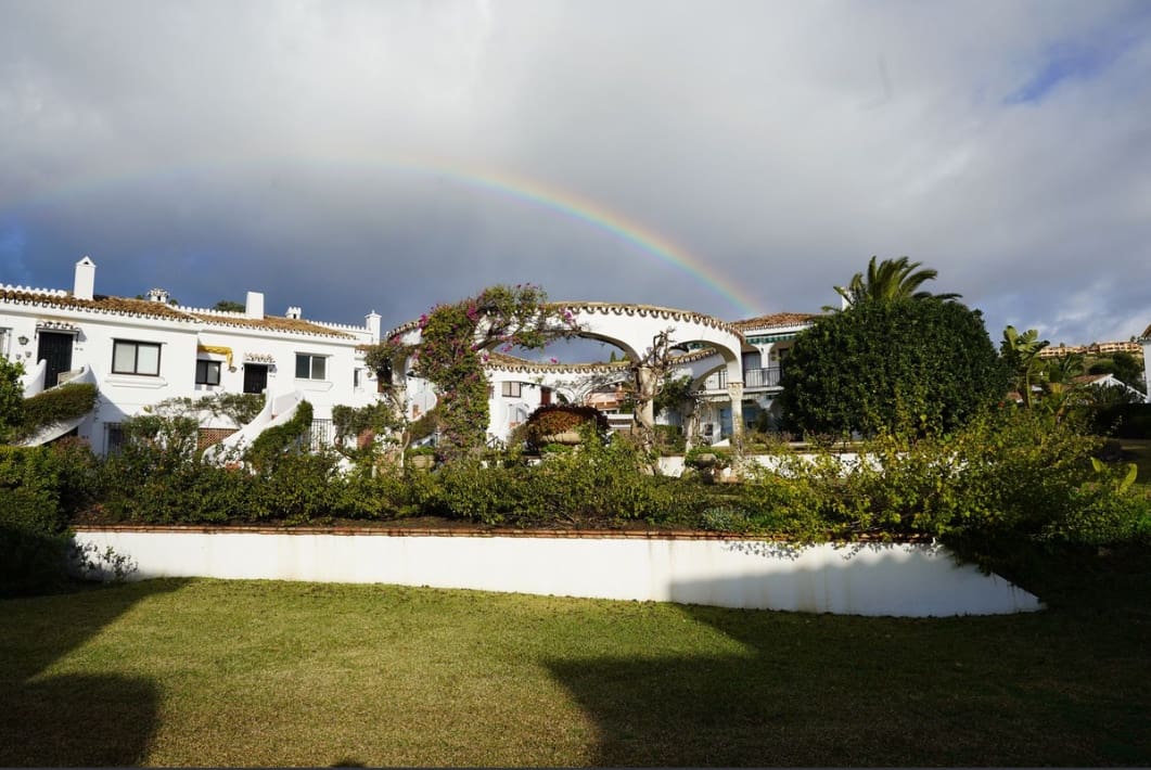 2 sovrum Lägenhet till salu i El Paraiso med pool - 420 000 € (Ref: 9816351)