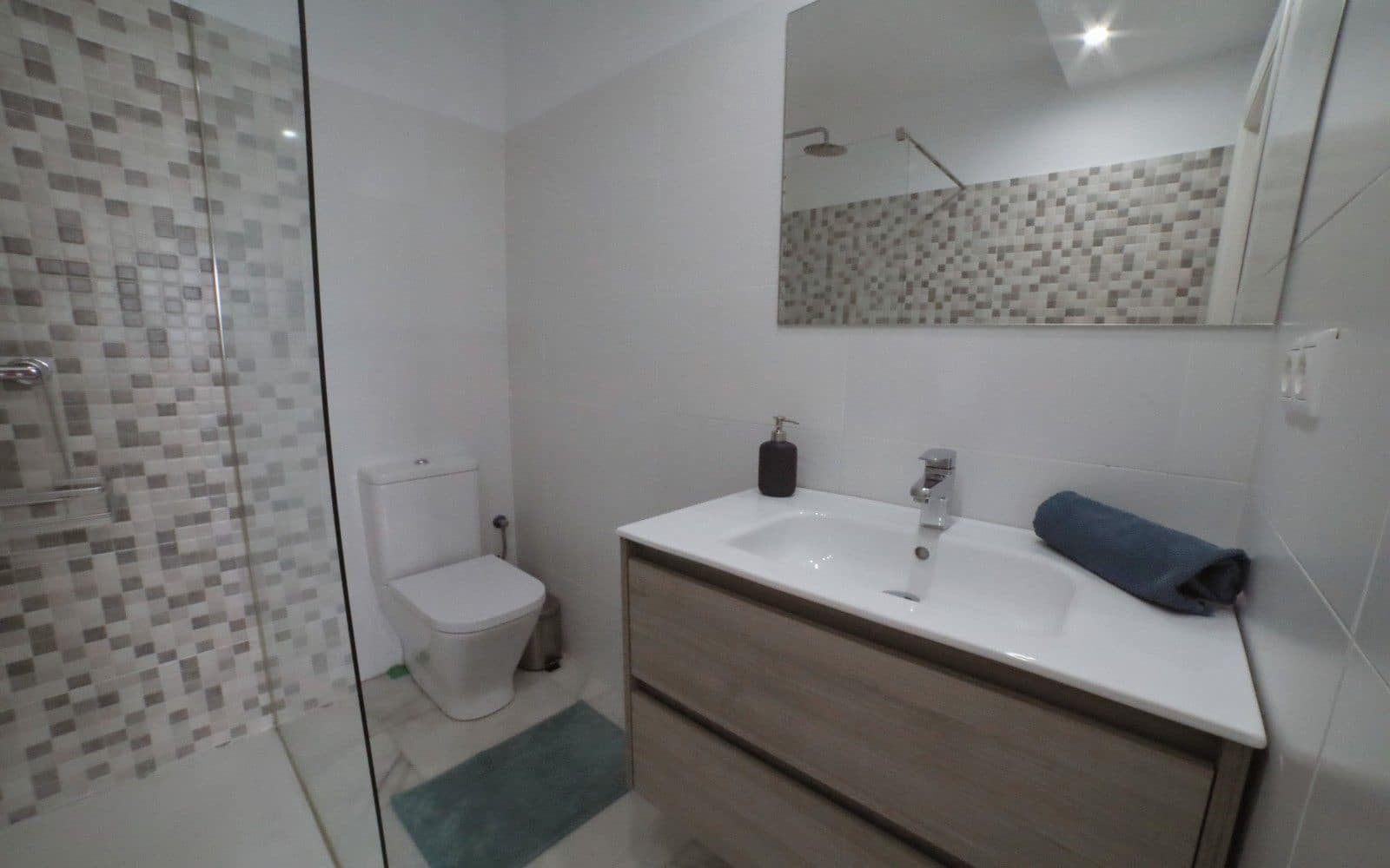 2 slaapkamer Appartement te koop in Calahonda met zwembad - € 320.000 (Ref: 9826820)