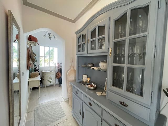 2 sypialnia Penthouse na sprzedaż w Estepona z basenem garażem - 399 000 € (Ref: 9826827)